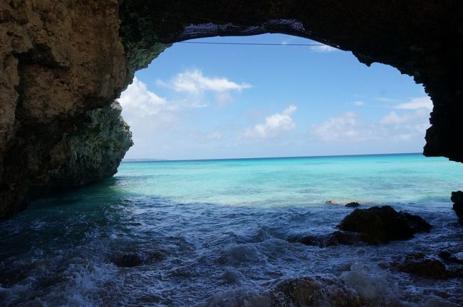 日差しも強く、死ぬほど暑かったけれど岩の下は涼しく快適！