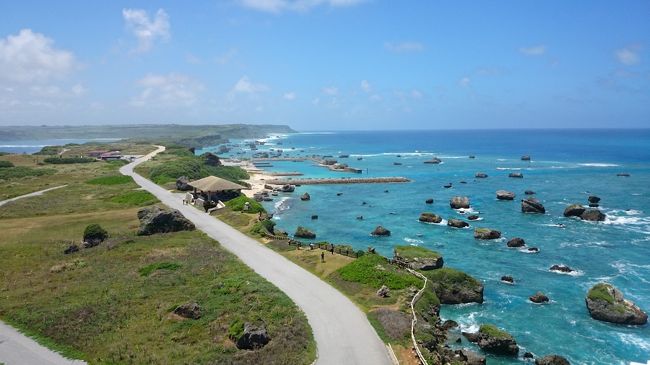 周辺には大小の岩が転々と。昔の大津波の詰め跡だそう。