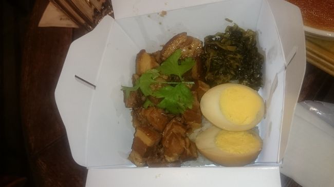 ルーロー飯だけは紙のボックスでの提供だったのでホテルに持ち帰って食べました。これは比較的安くて一番美味しかった！