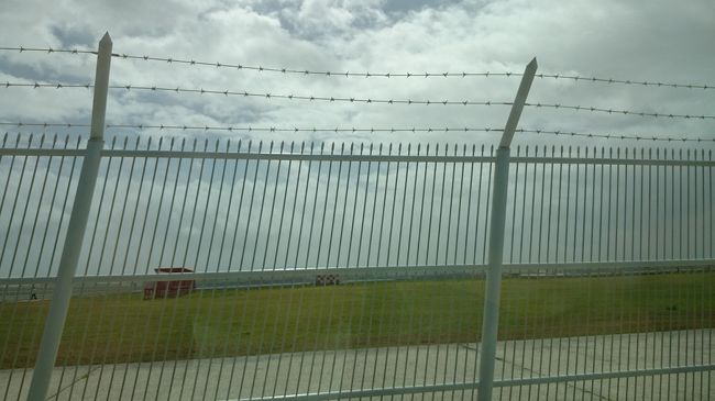 伊良部にももっと見たい場所がありましたが、時間が経つにつれどんどん風が強くなってきたので伊良部大橋が通行止めになる前に宮古島に戻ることにしました。