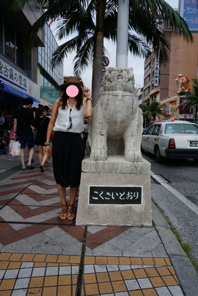 那覇で乗り継ぎ。時間があるので最後に食事しに国際通りへ！