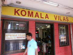 せっかくリトルインディアに行ったので、昼ごはんはカレーです。

KOMALA VILAS というカレー屋さんです。
