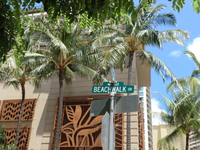 学校もホテルもビーチウォークにあり、とても便利でした。私は8：30-12：30、こどもは8:45-16:00（ランチ持参）が学校で、子供のいない昼食は、ホテルに帰って、持参したマイクロダイエットをさびしく飲んで済ませました。行きたいレストランもたくさんありましたが・・・我慢しました。締めるところは締めねば。