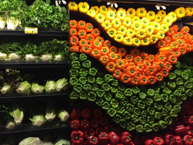 到着翌日はカパフルのセーフウェイへ買出にでました。クヒオアヴェニューまで行き、そこからザ・バスになりました。