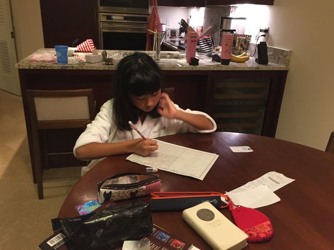 夜は私の学校の宿題と子供たちの宿題タイム。