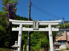 〔 諏訪神社 〕

「石谷家住宅」を出たところで、次はどこに行こうかな〜と、もらった地図を見ながらしばし思案｡｡｡

そこで、同じ通り沿いのすぐ近くにあるこの鳥居から、少しばかり奥へ進んでいくことに。
