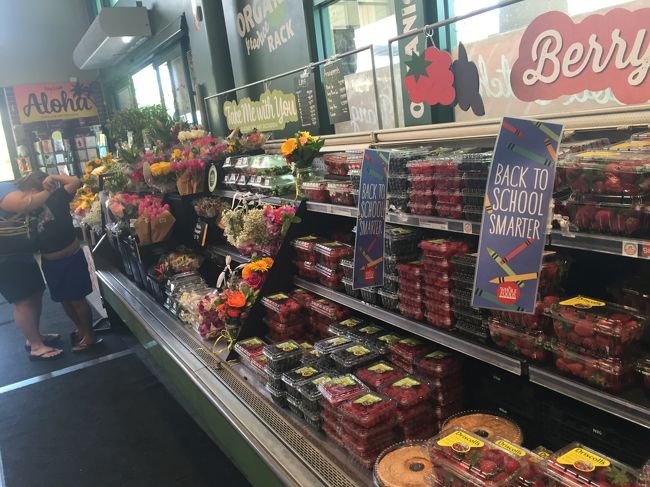 これはホールフーズですね。<br />ブルーベリーとラズベリー、スイカを買って、ラニカイビーチで食べました。