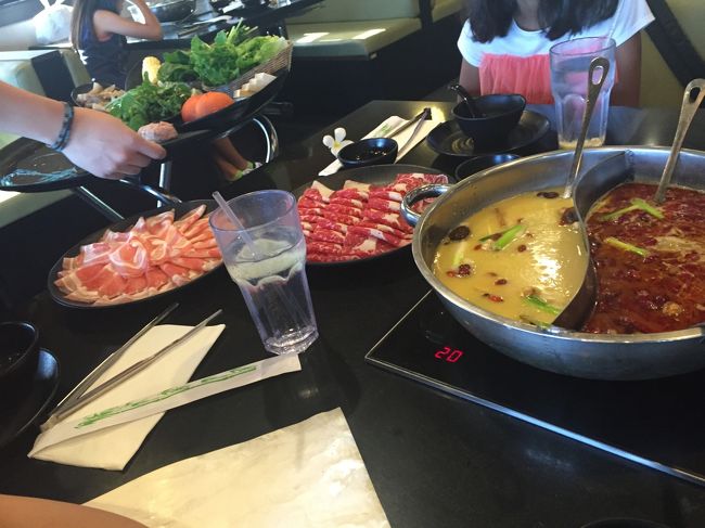 え〜頼みすぎた〜、と思いましたが、全て平らげました。特に次女の活躍が顕著でしたが、長女も珍しくたくさん食べてました。<br />たくさん食べて飲み物込で75ドルでした。<br />おいしいし、安いし、野菜はきれいで、たくさん食べられるし、お勧めです。<br />一人鍋の地元？男性（ごつめのおじさん）もいました。もっと早く来ていたら、二回目行っていたと思います。