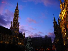 何の心の準備もせずに足を踏み入れたグランプラス。