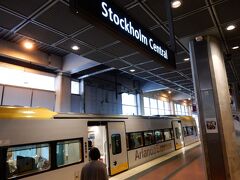 ストックホルム中央駅に到着です。

アーランダ・エクスプレスの他、地下鉄の駅、バス停もあります。