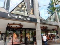 イルムス・ボーリフスがストックホルムにもありました！

歴史ある外観の建物が多いストックホルムのデパートの中ではやや異質な、近代的なデザイン。