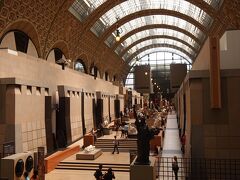 午後からは美術館めぐりです

私たちは【ルーブル美術館】と【オルセー美術館】に行きました
この2つだけならミュージアムパスは購入しないほうがお得です
その上、パリの主要美術館は曜日にも寄りますが
18時前後は割引価格で入れることが多いです