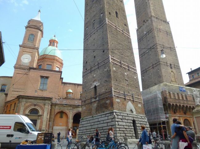迫力満点 ボローニャ2つの斜塔 頭上に崩れ落ちる日は来ないだろうか ボローニャ イタリア の旅行記 ブログ By Bellaさん フォートラベル 迫力満点 ボローニャ2つの斜塔 頭上に崩れ落ちる日は来ないだろうか ボローニャ イタリア の旅行記 ブログ By Bellaさん フォートラベル