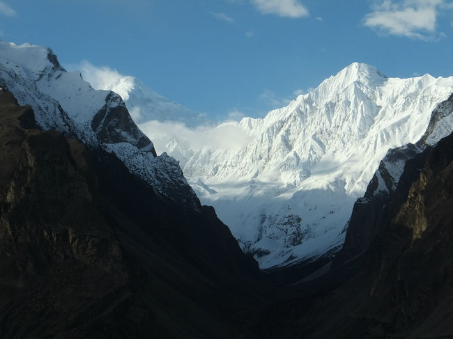 ホテルの部屋は外廊下なため、部屋から扉を開くとこの風景が目の前に。<br />せっかくなので早起きして部屋の外からの景色を楽しむ。<br />ドアを開けて０秒でこの景色。<br />なんとも贅沢。<br />