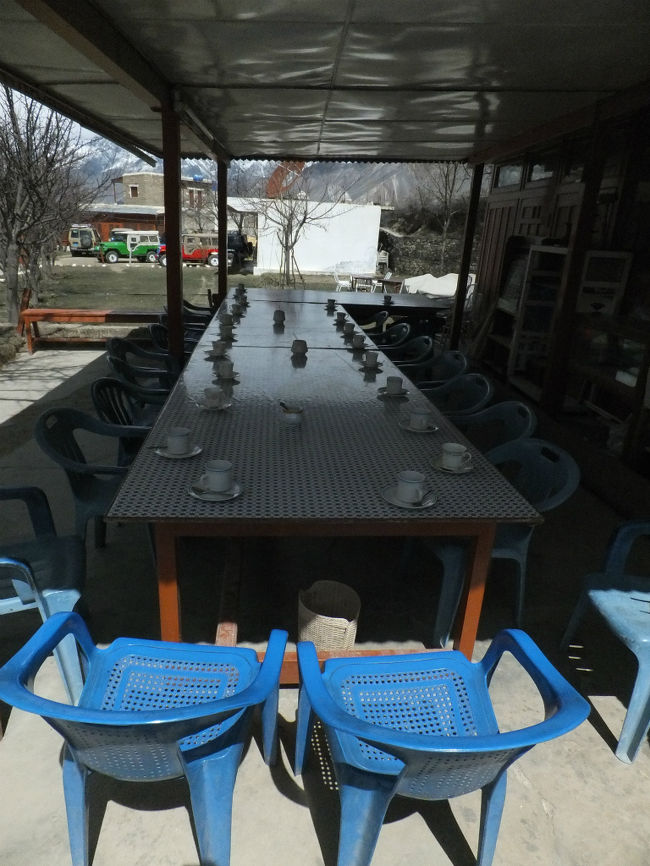 駐車場にある休憩場所でここでお茶。<br />当然ここで出てくるのもチャイ。<br /><br />