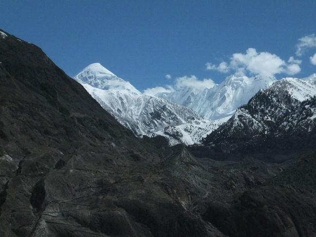 名残惜しいけれどカリマバードを離れて、この日の目的地であるチラスへ移動開始。<br />