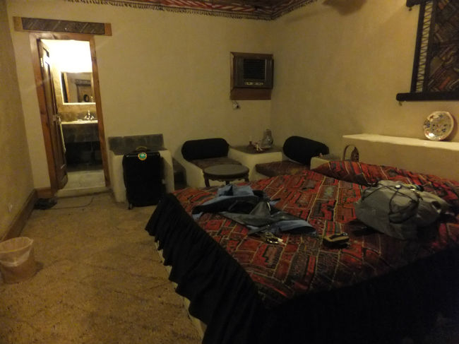 とはいえ、中はとても快適。<br />水回りが新調されていて、バストイレが新しくて、透明なお湯も大量に出てくる。<br /><br />明日も移動。<br />集合時間を確認して早々と寝る。<br /><br />