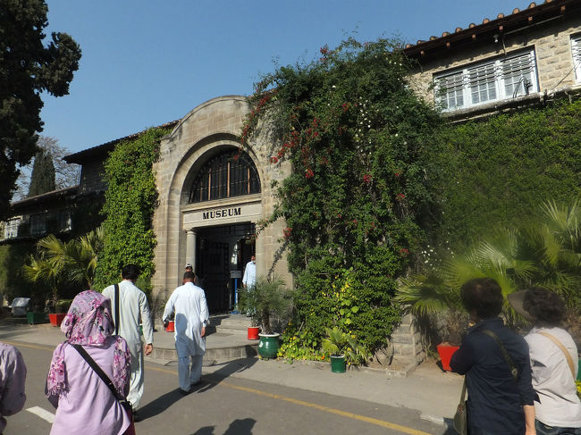 博物館の内部は撮影可能。<br />ただし、カメラを手に持っているだけで「1ショット1ドル」と言いながら係員がくっついてくるので要注意。<br /><br />じっくり見るには、カメラは早々にしまうのがコツ。