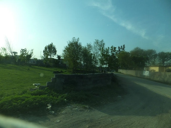 博物館を見学し終わると、日はだんだん横に傾いていた。<br />あと2か所、ジョーリヤンとシルカップを見る予定。<br />まだ見てない遺跡も面白そうなので、それはまた次の機会があった時に。<br /><br />