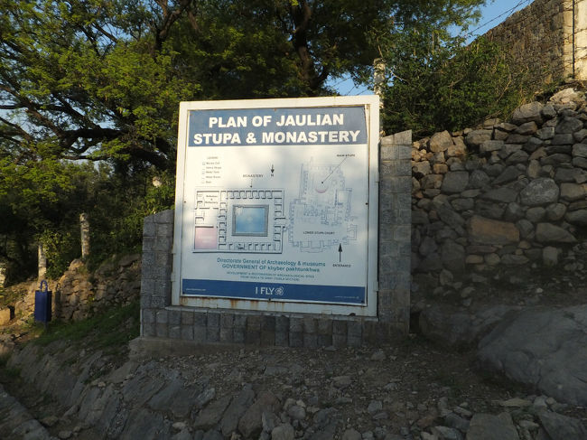 階段を登りきったところにある、ジョーリアン遺跡の見取り図。