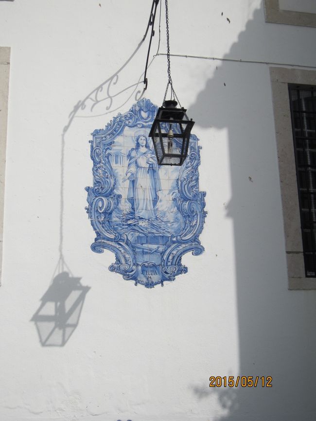 教会の壁にも素敵な、タイルです。