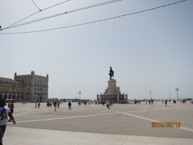 カモンスイ広場。