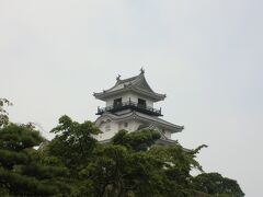翌日は駅から１０分くらい歩いたところにある掛川城を拝んでコンサートへ