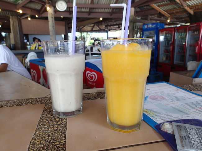 暑かったので、マンゴとバナナシェイクを買いました