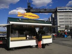 スルッセン駅前のファストフード