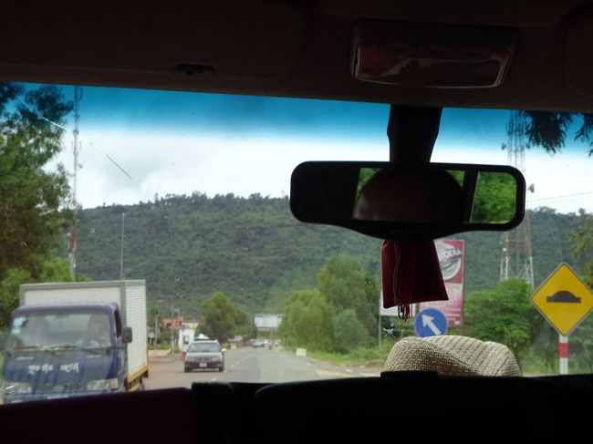 ボーコー国立公園を抜けて１時間半のドライブ