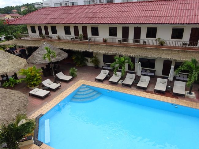 プールのある中庭に面した３階の部屋