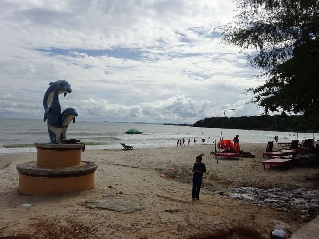 <br />モニュメントを見ながら<br />少し行くとビーチが見えて来ました