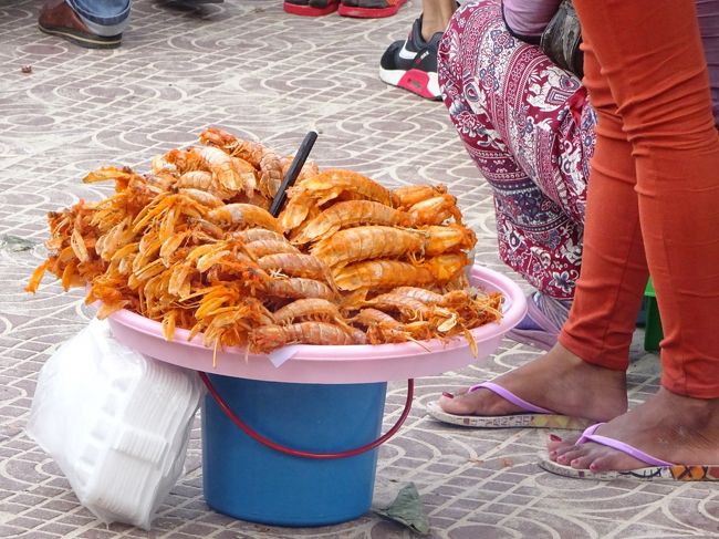 美味しそうないか焼きやしゃこ焼き<br />しゃこは２匹で１＄