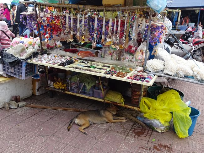 お土産物屋を冷やかしたり
