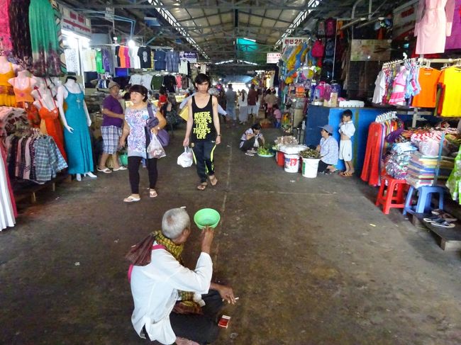 物乞いにも乞われながら<br />