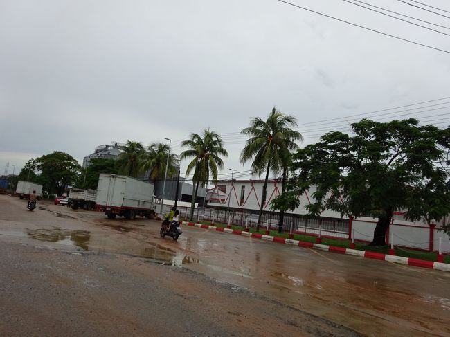 ビール好きのオジン工場に敬意を表しながら<br />街を見下ろす景観で有名なシハヌーク山へ