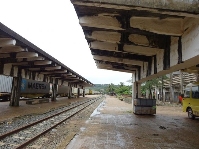 構内はこんな感じ<br />人影はなく