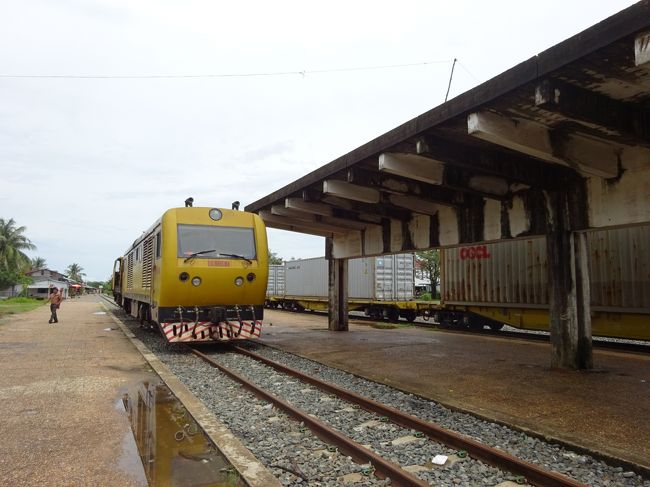 現在でも一部の貨物の運行がなされている様子<br />整備された機関車が・・・