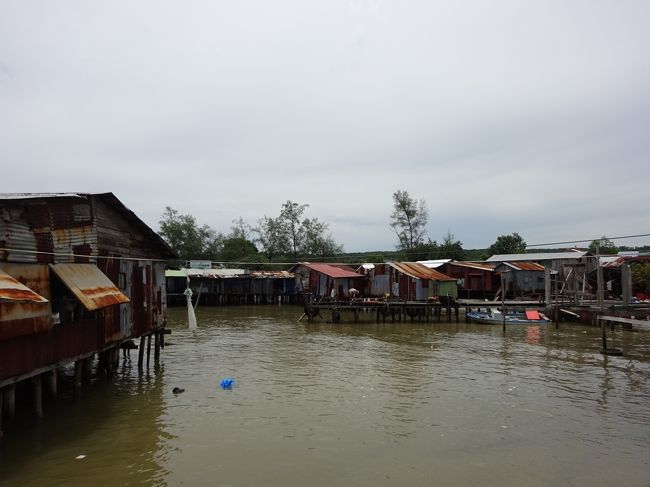 ここは多くの漁師が魚を摂って<br />売り買いするところ