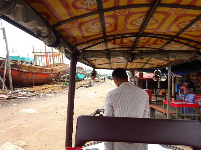 漁村の見学を終えたオジン