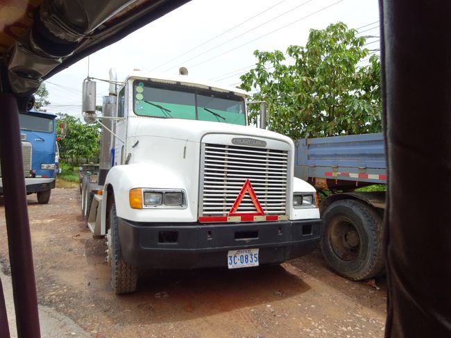 珍しいヘッドのトラックを見ながら