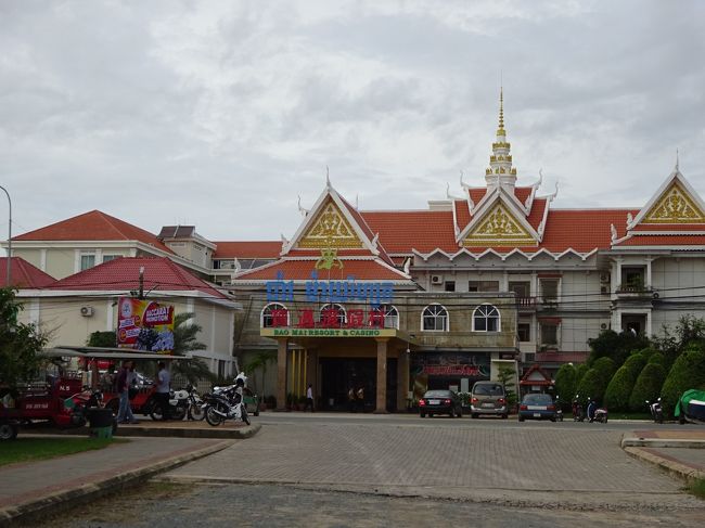 夕刻ホテルを出たオジン向かいの<br />カジノホテルを見ながら