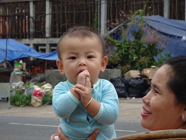 そんな中の一軒<br />看板赤ちゃんに請われて