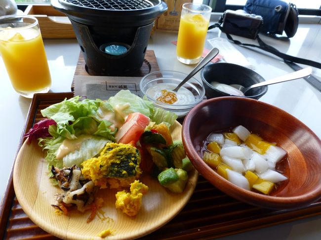 サラダとドリンクはバイキング形式です。