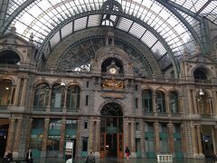 アントワープ中央駅。駅自体大きくて、ちょっとしたショッピングモールも入ってます。ｗｉｆｉがすごくサクサクで感動。