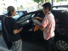 あっという間に到着。
色々調べた結果とっても安かったフジレンタカー。
空港まで迎えに来てくれて良かったです。
早速沖縄自動車道にのって一気に進みます！！
