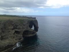 その後は海辺を走って万座毛へ。
ちょっと曇ってしまいました。