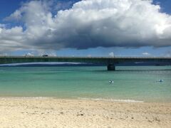 島を一周ドライブしてビーチへ。
本当に綺麗！！