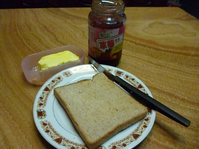 奥様がトーストを焼いてくださいました。