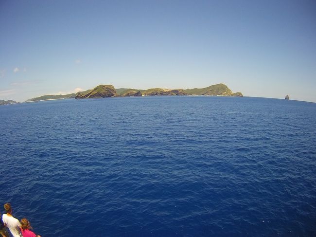 1時間半くらいで、だんだんと慶良間諸島の島々が見えてきました。<br /><br />